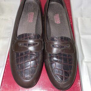 Munro American,  Penny Loafer, Dark Brown,  Size 8.5N